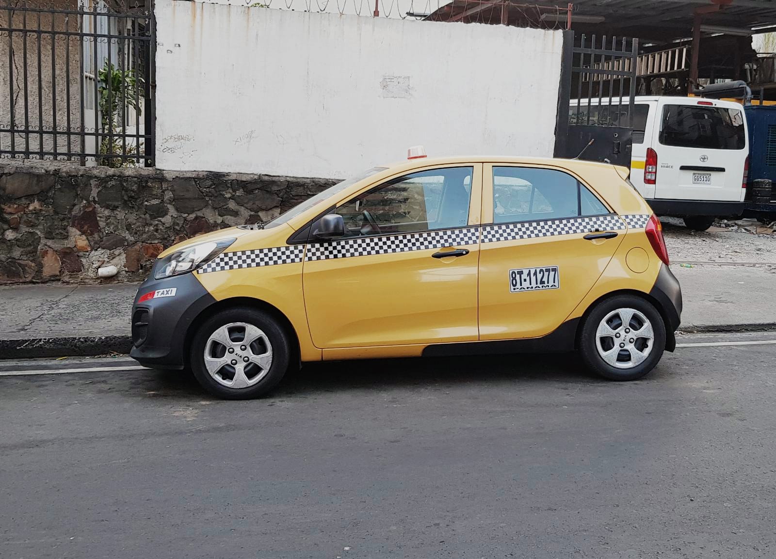 Aus dem Stadtbild nicht wegzudenken: die kleinen Taxis in Panama-City.