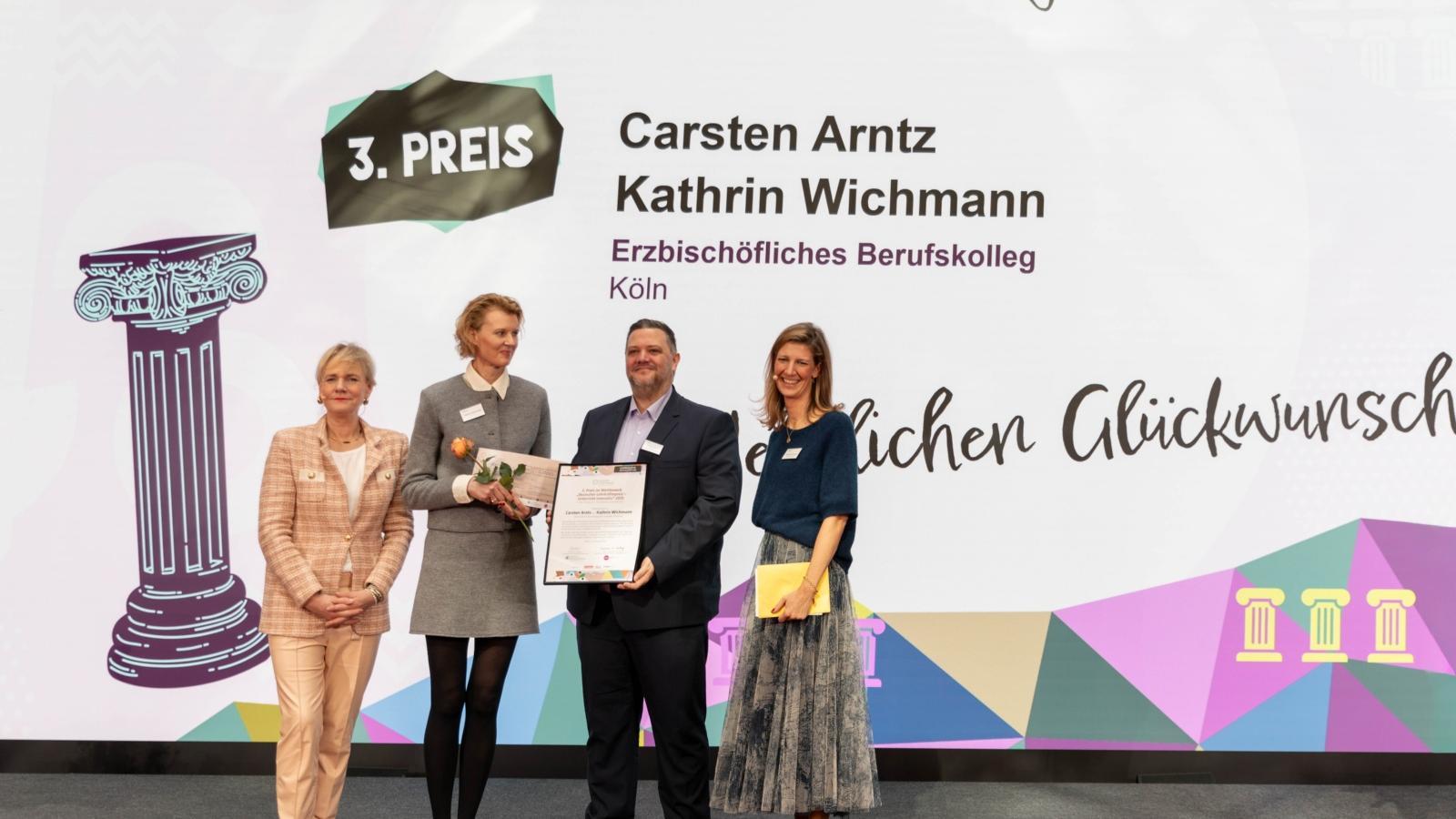 Gruppenfoto zur Verleihung des Deutschen Lehrkräftepreises in Berlin