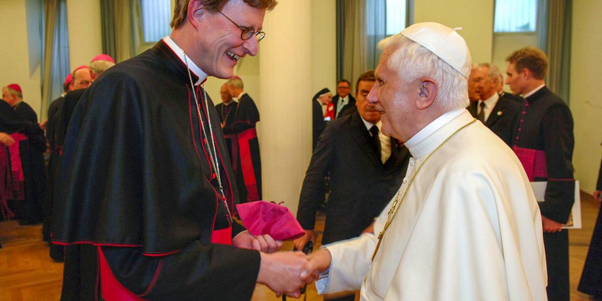 Archivfoto: der damalige Weihbischof Woelki im Gespräch mit Papst Benedikt XVI.