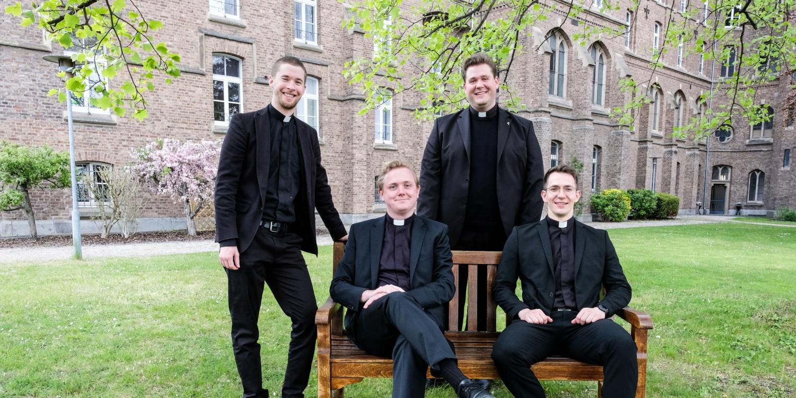 Priesterweihe 2021: Clemens Neuhoff, Georg Wolkersdorfer, Burkhard Schuster, Imanuel Renz (von links nach rechts)