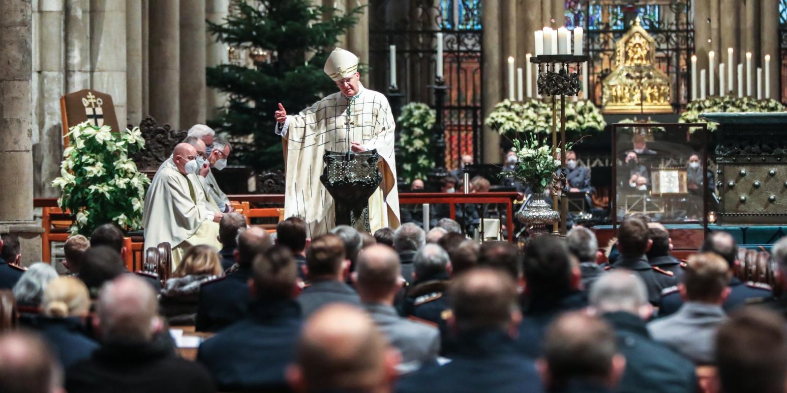 Militärbischof Franz-Josef Overbeck feiert im Kölner Dom den Soldatengottesdeinst 2022