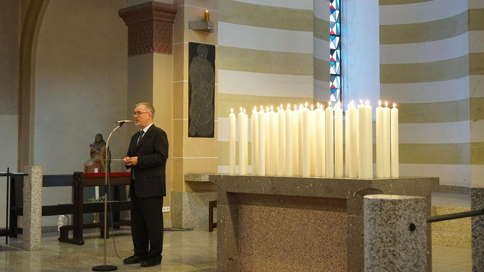Diakon Klaus Kehrbusch beim Gedenkgottesdienst