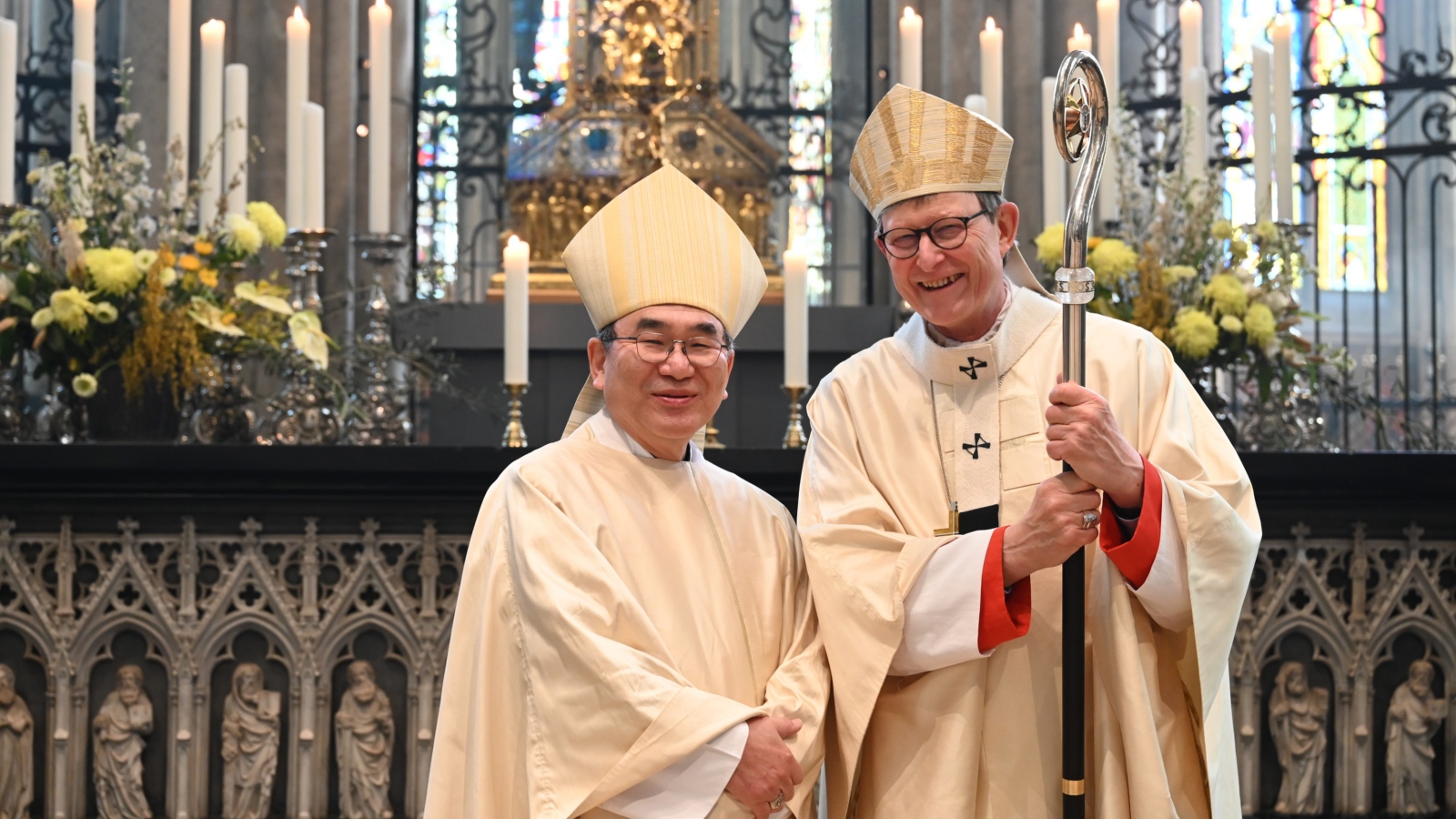 Treffen von Tokios Erzbischof Tarcisio Kikuchi SVD und Rainer Maria Kardinal Woelki und gemeinsames Pontifikalamt