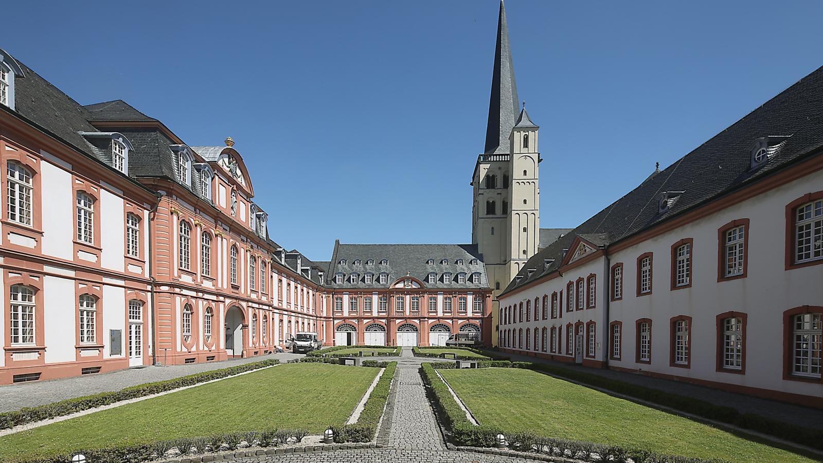 Innenhof der Abtei Brauweiler