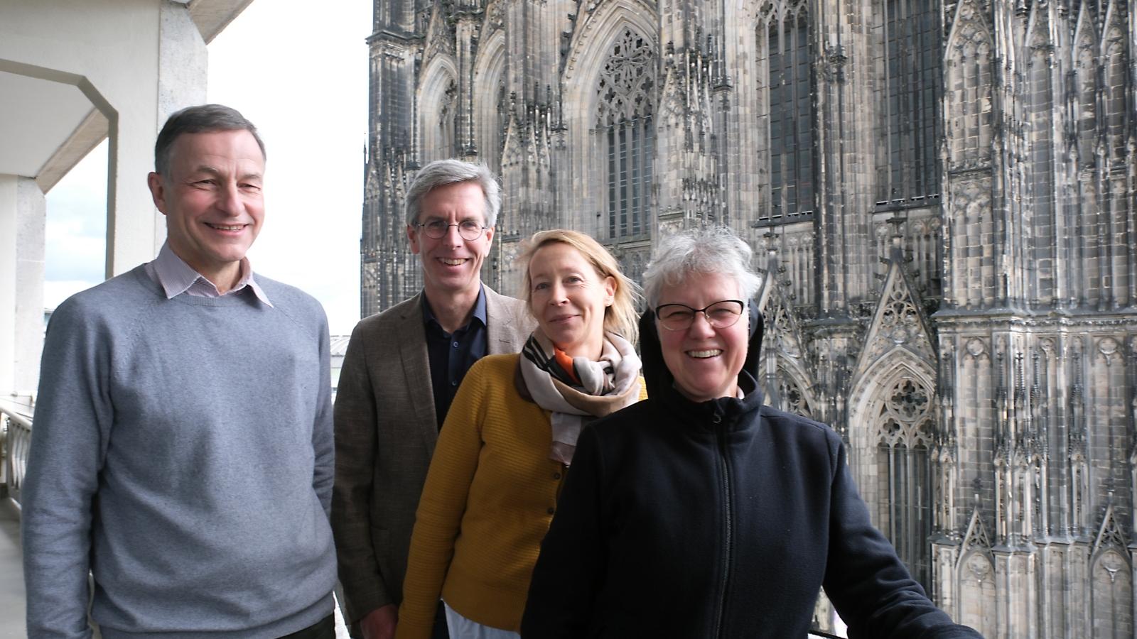 Sie bilden den Stiftungsrat (von links): Rudger von Plettenberg, Dr. Philipp Wittmann, Dr. Kirsten Lange-Wittmann und Schwester Christina Klein.