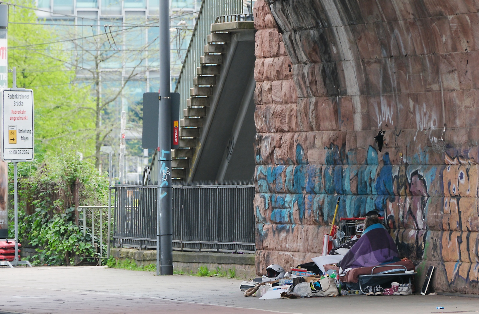 Schlafplatz unter einer Brücke