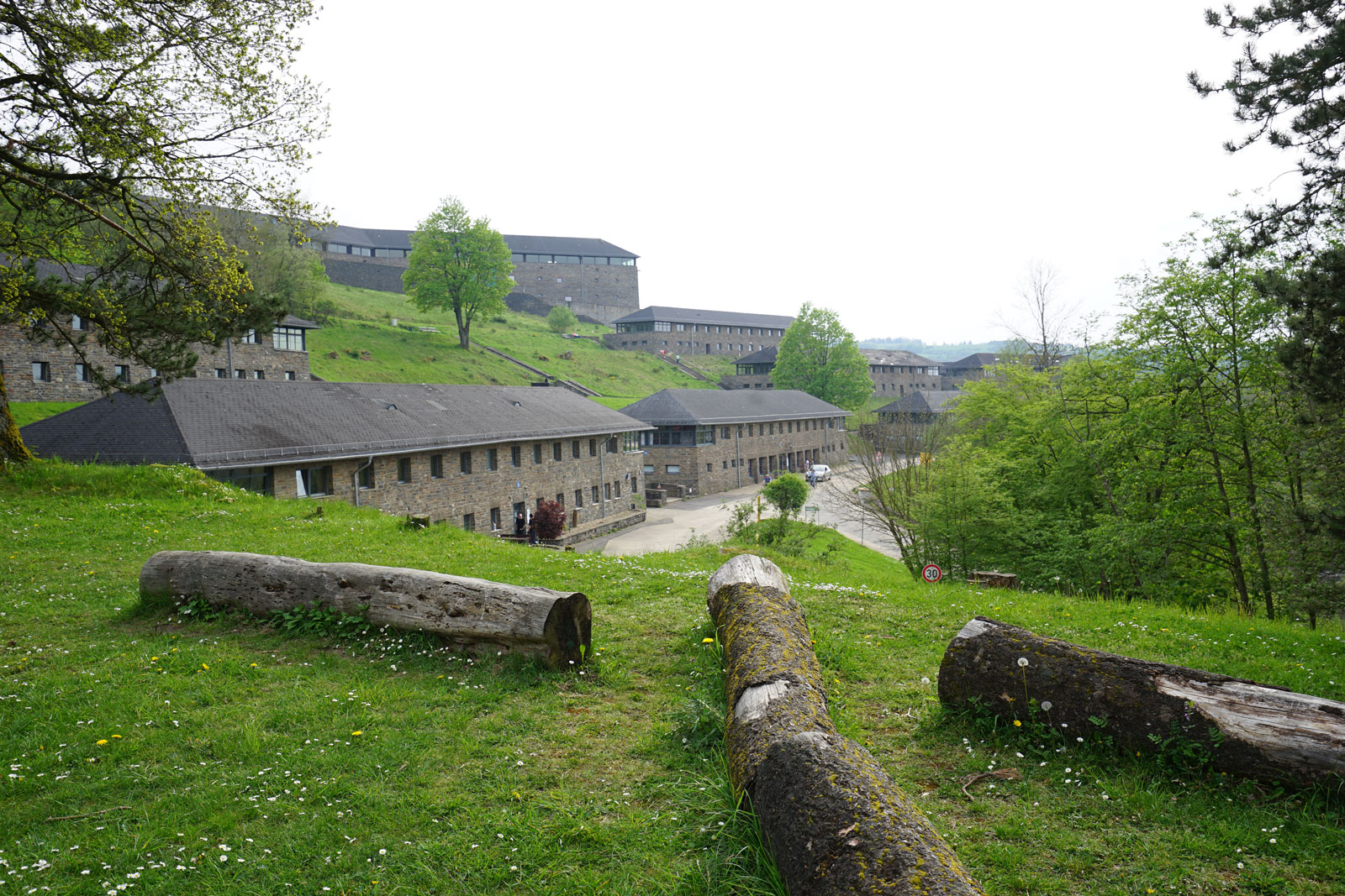 Blick auf die ehemalige NS-Ordensburg Vogelsang.