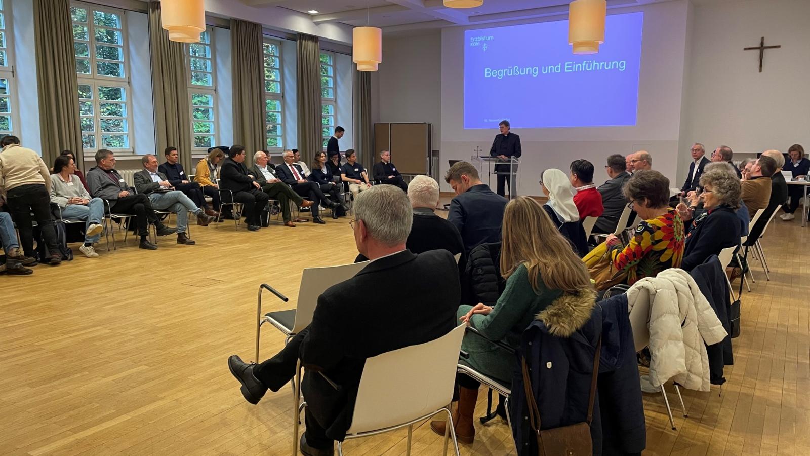 Konstituierende Sitzung des neuen Diözesanpastoralrats im November 2024. Konstituierende Sitzung des neuen Diözesanpastoralrats am Samstag, 16. November 2024: Durch die vielfältige Zusammensetzung des DPR soll das pastorale Leben im Erzbistum Köln neue Impulse erhalten.