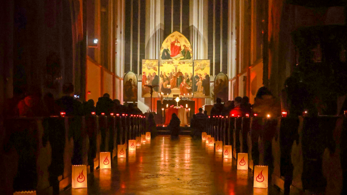 Nightfever-Abend in St. Remigius Bonn, wo Nightfever im Oktober 2005 erstmals gefeiert wurde.
