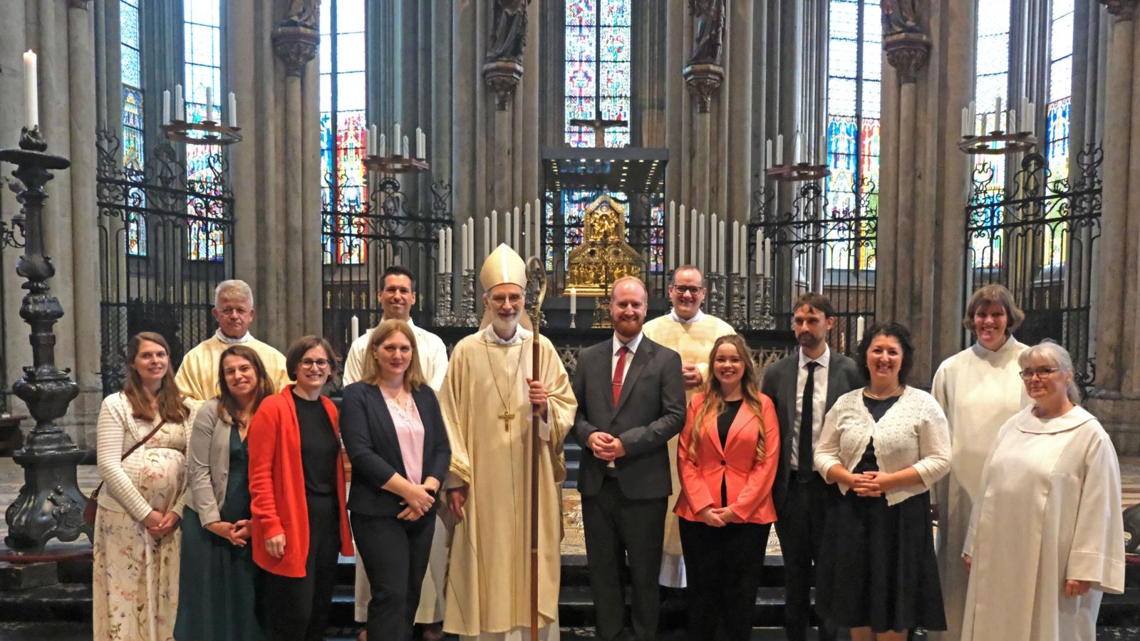 Neue Pastoralreferenten und Gemeindereferenten werden beauftragt.