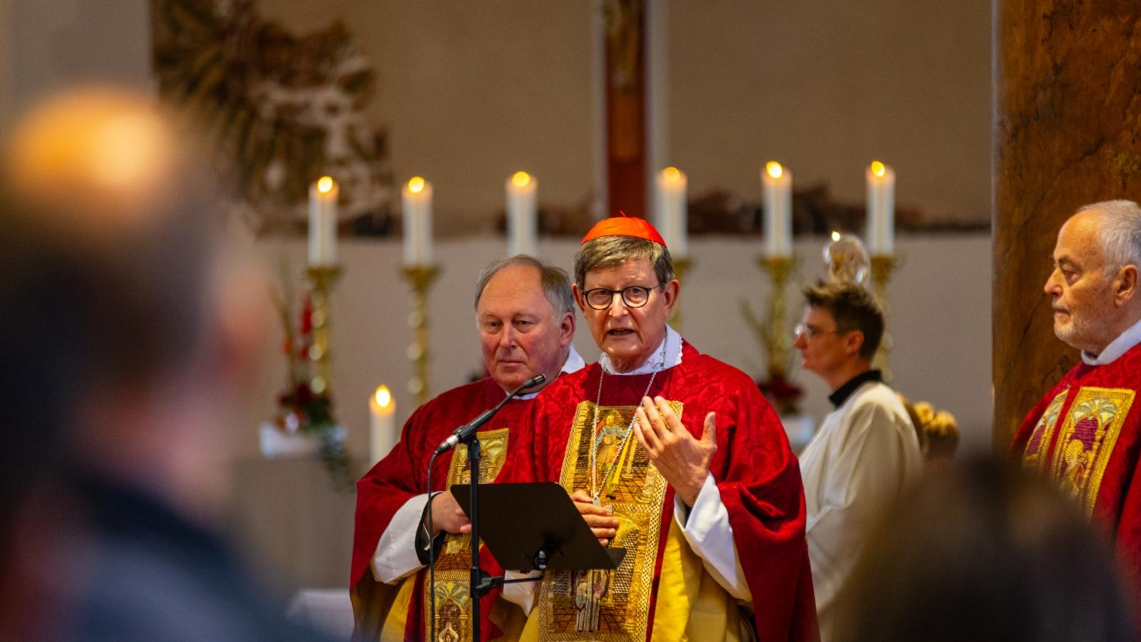 Kardinal Woelki feiert Patrozinium nach Wiedereröffnung der Pfarrkirche Kreuzerhöhung in Wissen