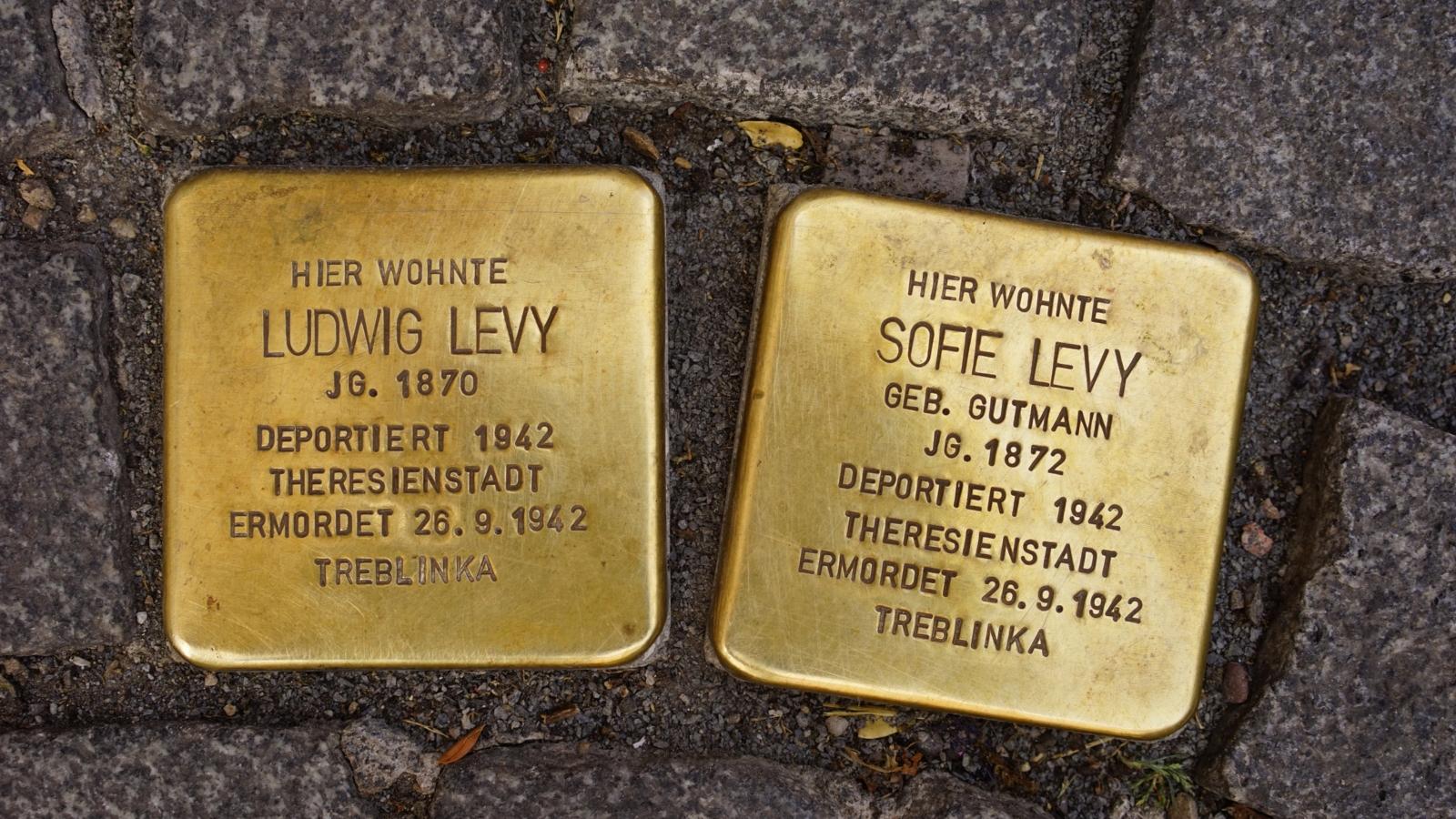 Foto zweier Stolpersteine