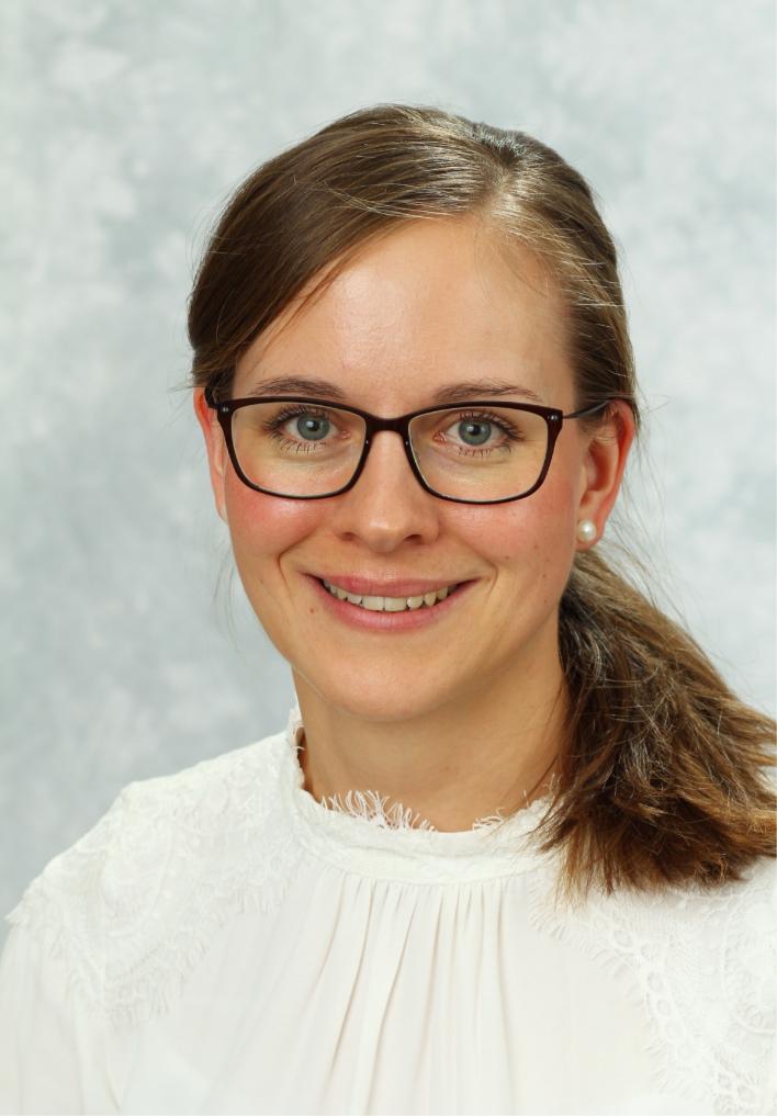 Dr.  Nina Frenzel