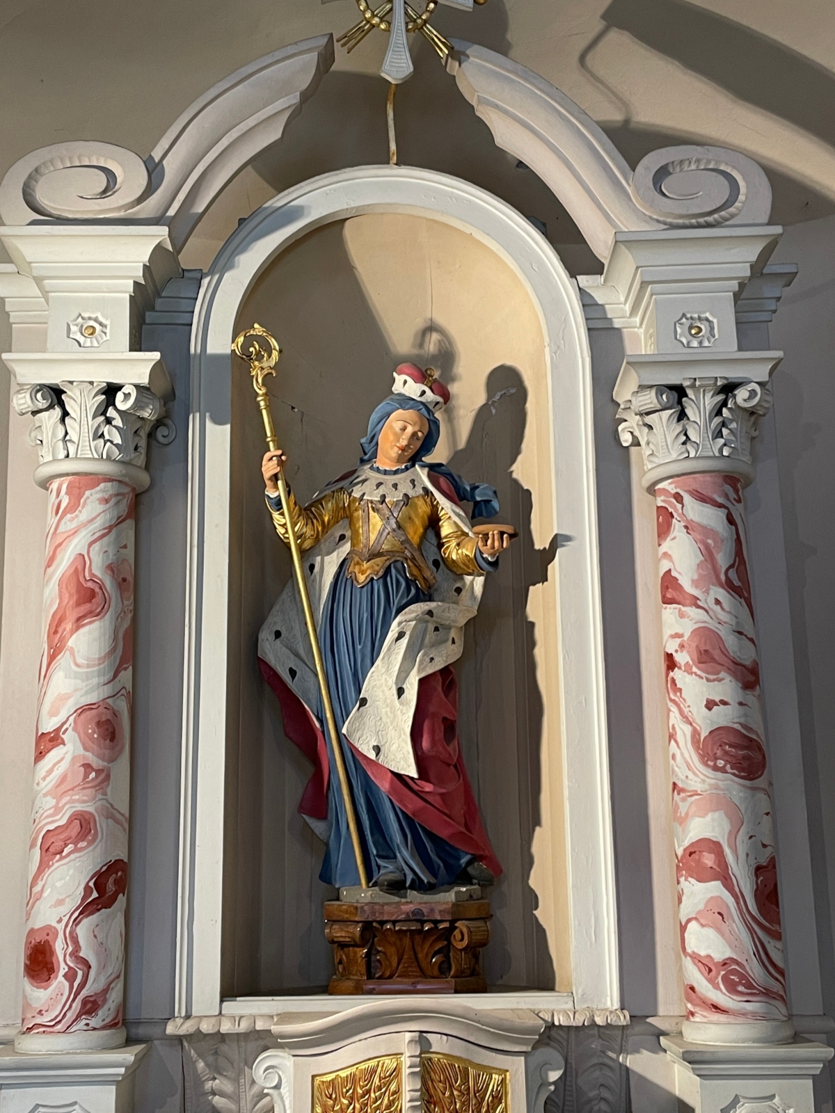 Heiligenfigur in Kapelle neben dem Adelheidisbrunnen in Bonn-Pützchen