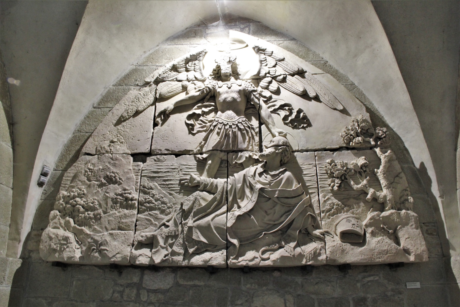 Erzengel Michael, Relief in der Abtei Mont-Saint-Michel